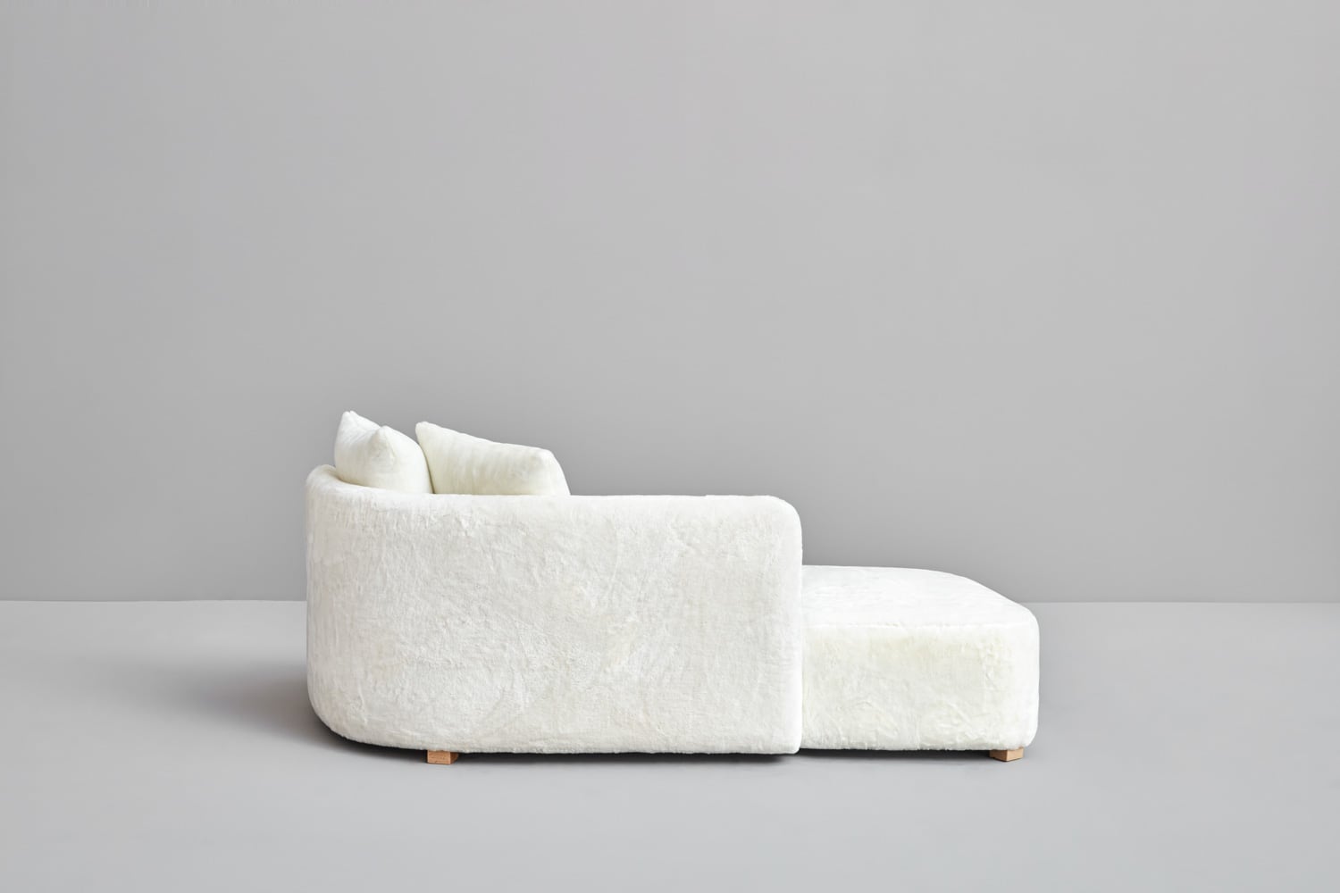 edith-sofa-conract-hospitality-design